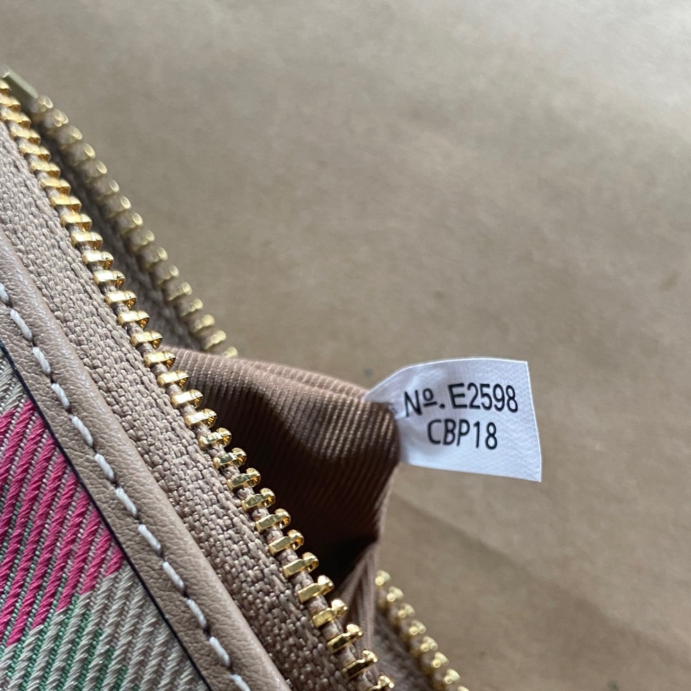 ✨Sold in store ✨Coach Vibrant Pink and Green Plaid Wristlet - Picture 5 of 6